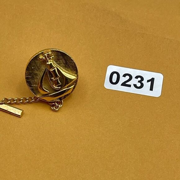 Vintage sailboat tie tac stamped SMP - Picture 5 of 5